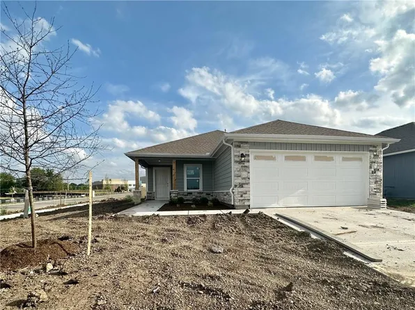 541 W Colleen Ct, Gardner, KS 66030