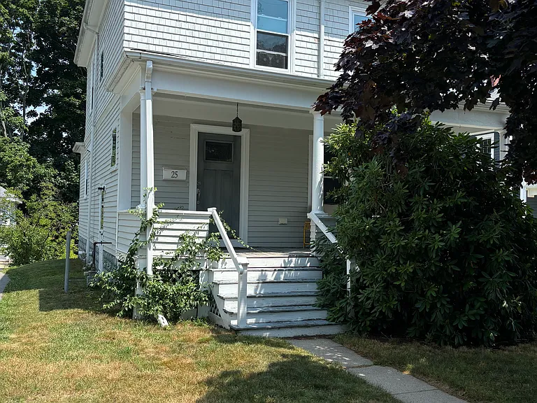 25 Lowell St — Photo 3