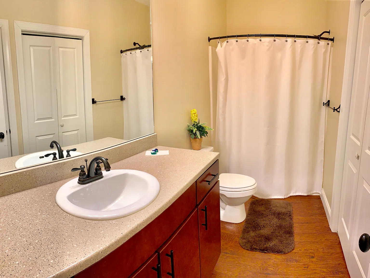 2 bed, 1100 sqft, $1,370 — Photo 4