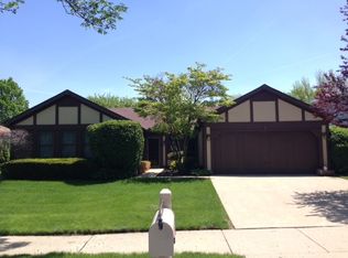 579 Highland Grove Dr, Buffalo Grove, IL