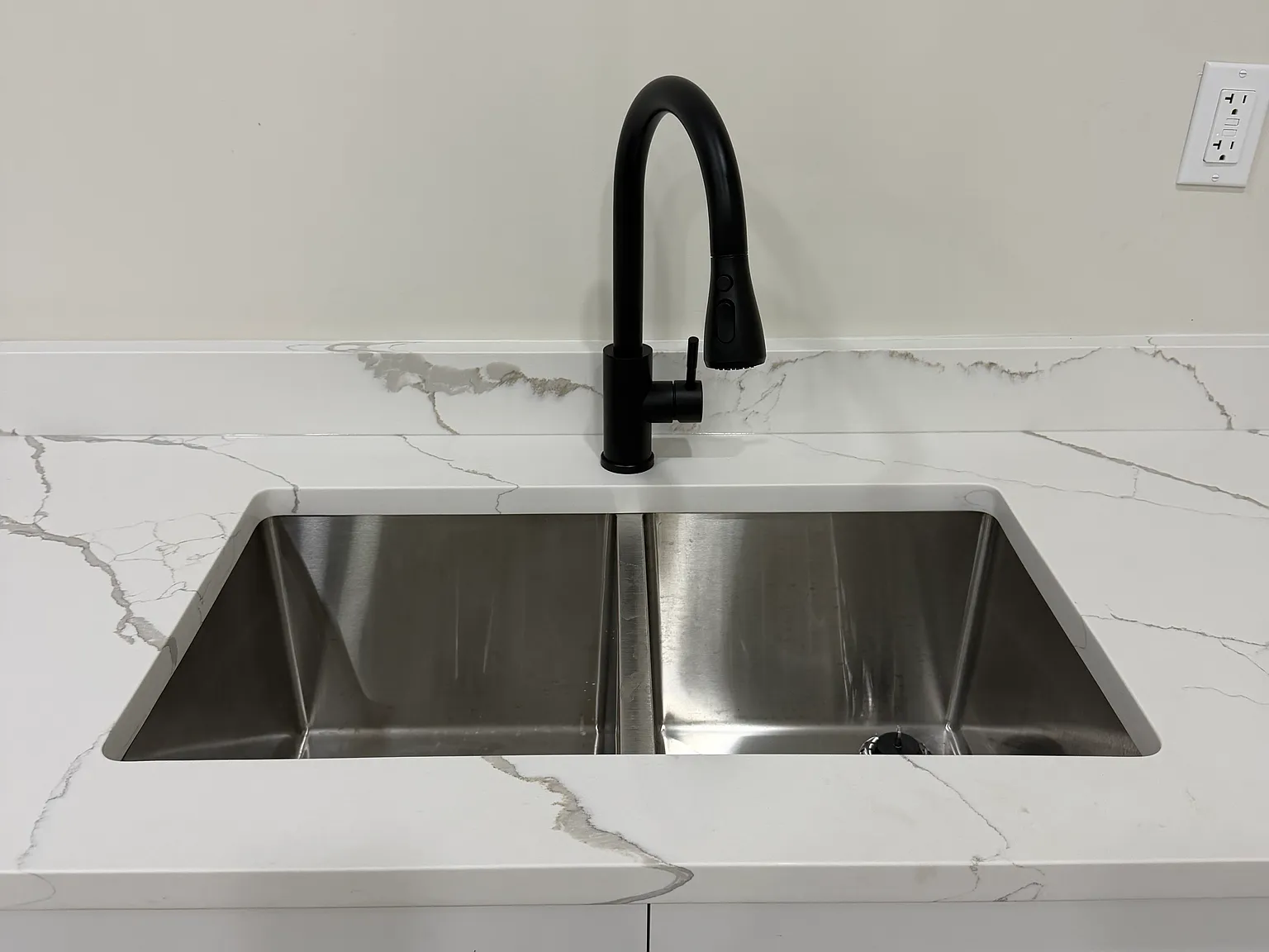 1 bed, 1.5 bath, 750 sqft, $1,350 — Photo 3