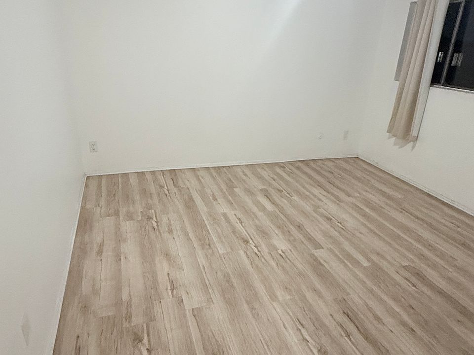 2nd image of 4240 S Figueroa St #B21661