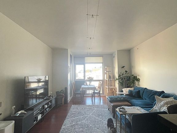 2nd image of 403-1299 Bush St