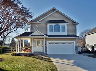 38 Meadow Ave, Mahwah, NJ 07430