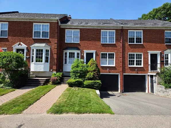 40 Country Club Pl, Brockville, ON K6V 6T9