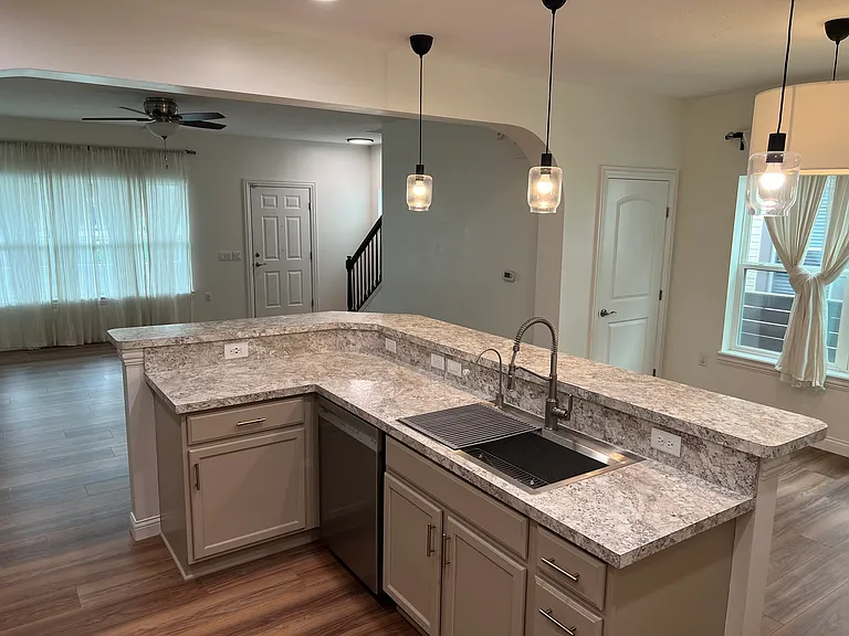 800 Heyl Ave — Photo 11