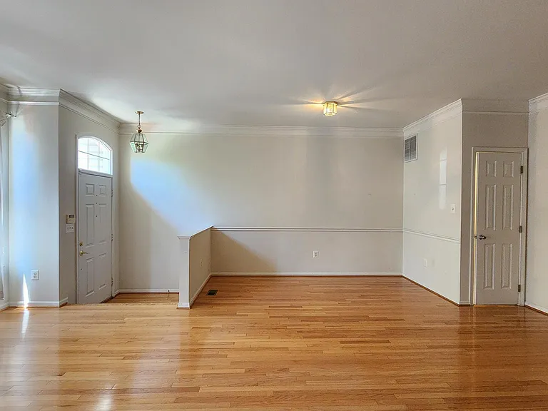 7719 Sullivan Cir — Photo 5