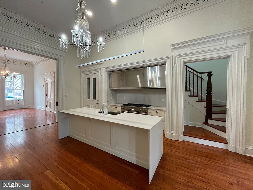 18 E Mount Vernon Pl #3