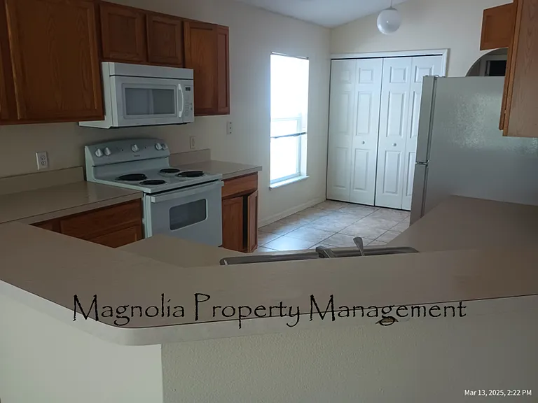 283 Curtis Ave — Photo 2