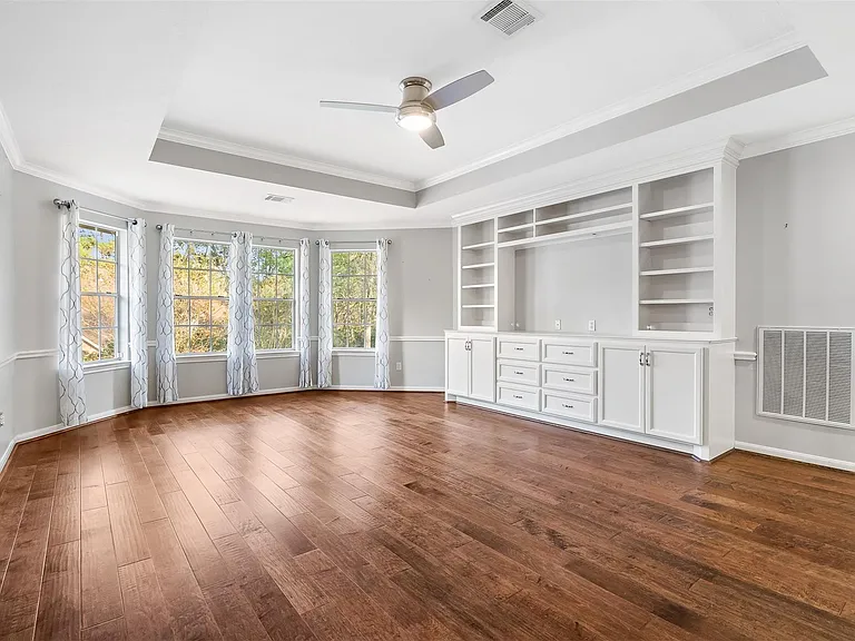 11 Winrock Pl — Photo 8