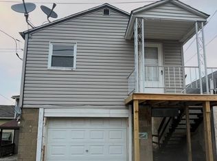 319 Elm St #1/2, Vandergrift, PA 15690