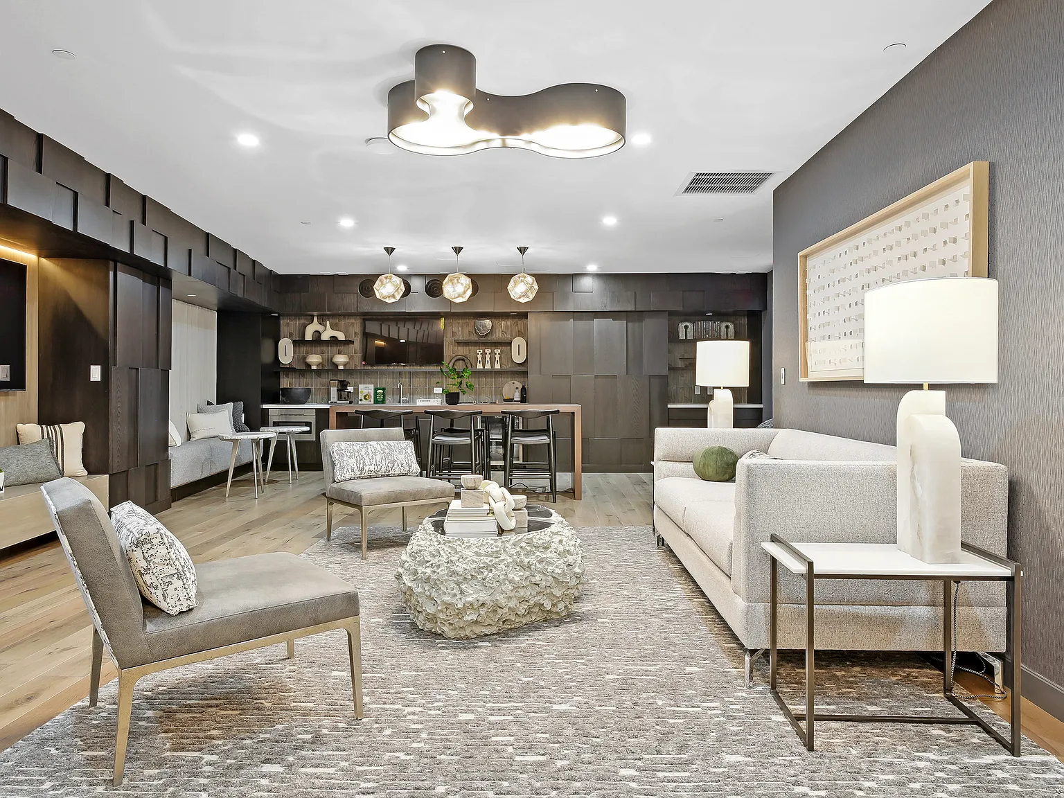 413 Summit — Photo 3