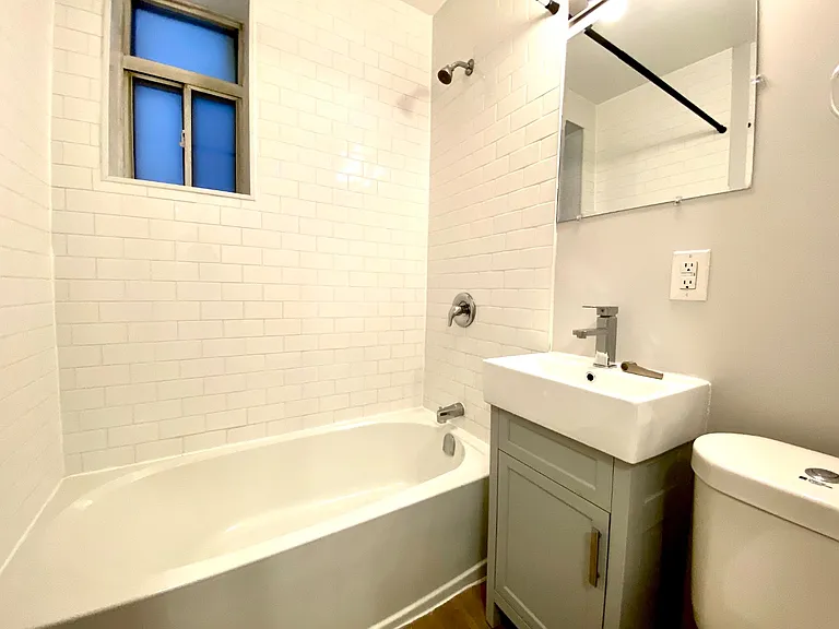 112 Saint Josephs Dr — Photo 8
