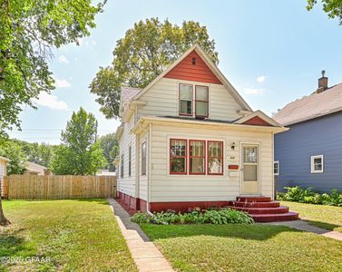 723 N 5th St, Grand Forks, ND, 58201