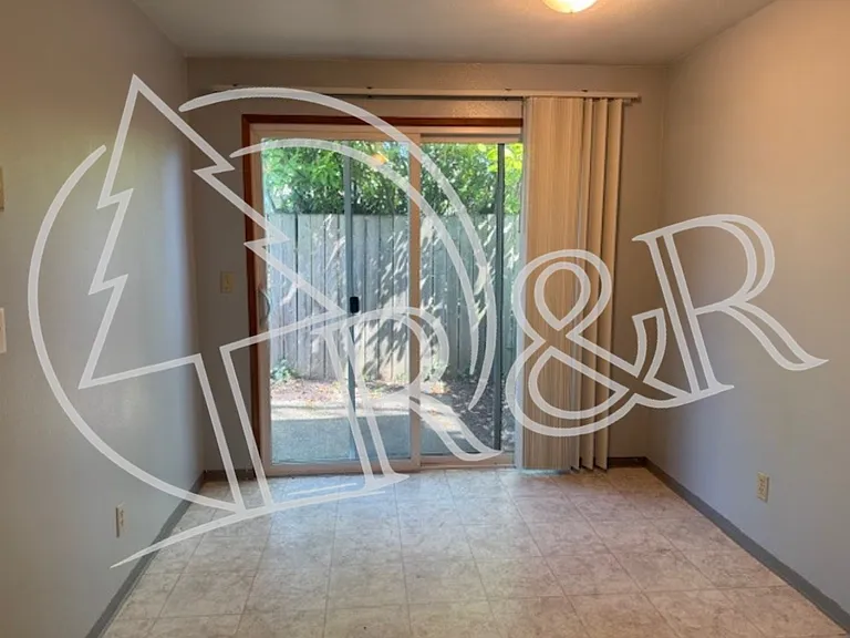 1077 Polk St #1 — Photo 8