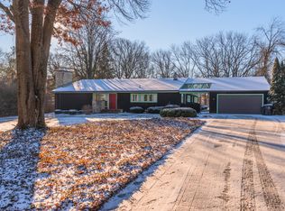 33 Sunset Rd, Bloomington, IL 61701