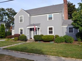 28 Pelham Pkwy, North Providence, RI 02911
