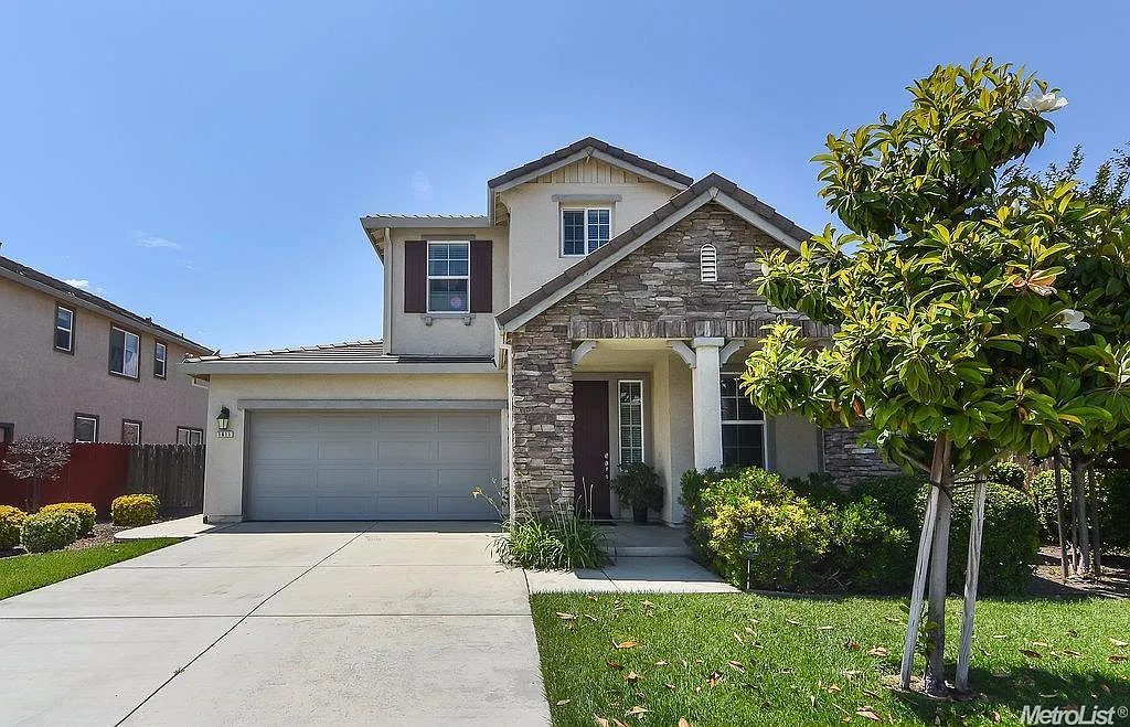 1611 Hometown Ln photo 1