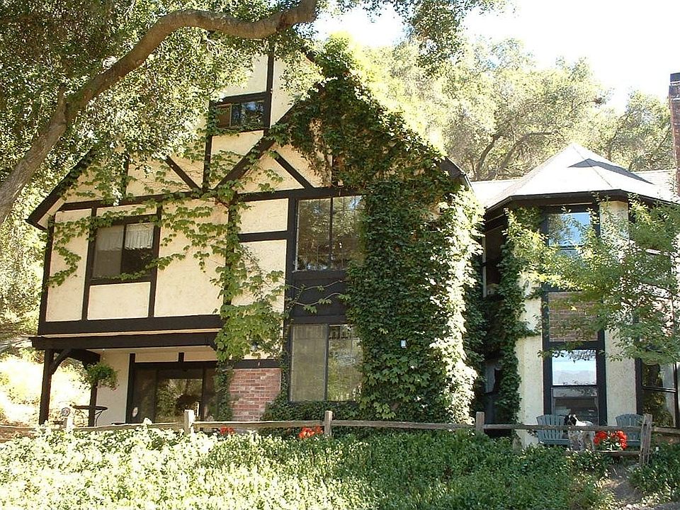 Front View of Home on Knoll