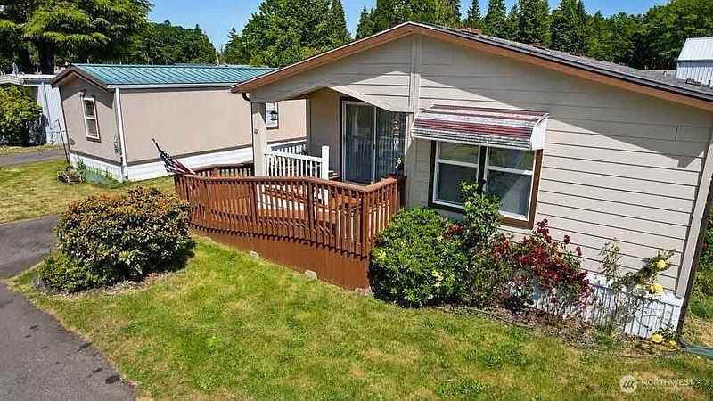 4th image of 10239 185th Street SW #10