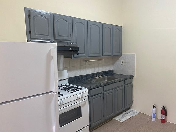 2nd image of 1168 Jefferson Ave #2