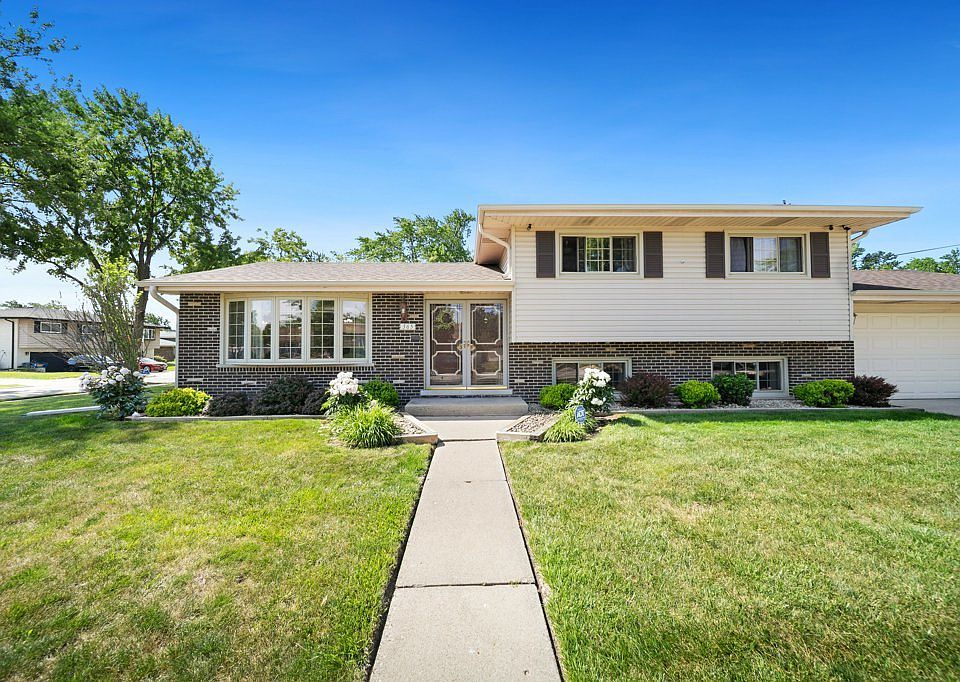1st image of 365 W Myrick Ave