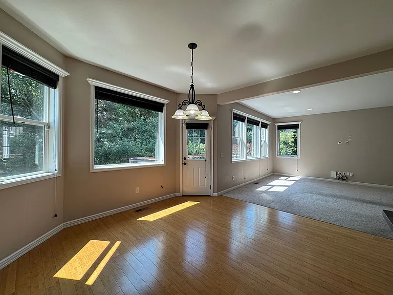 4467 Castlerock Dr — Photo 22