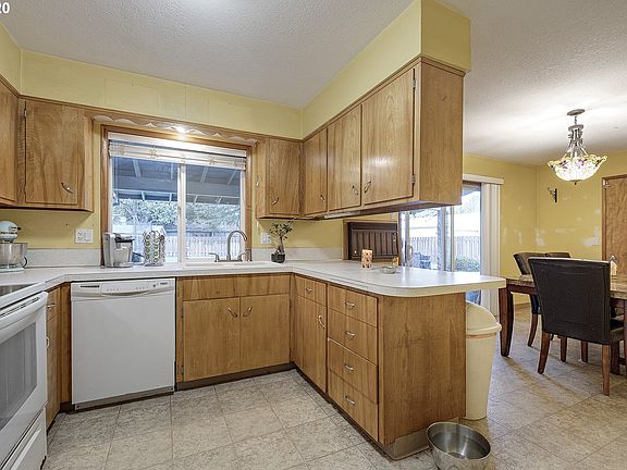 5th image of 161 NE 32nd Ave