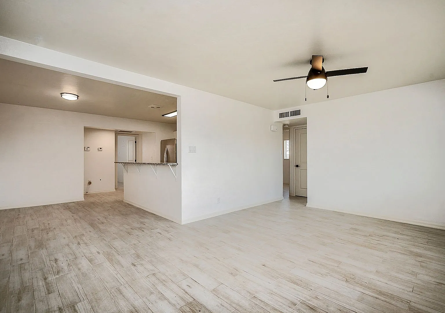 1402 E. Elm St. — Photo 2