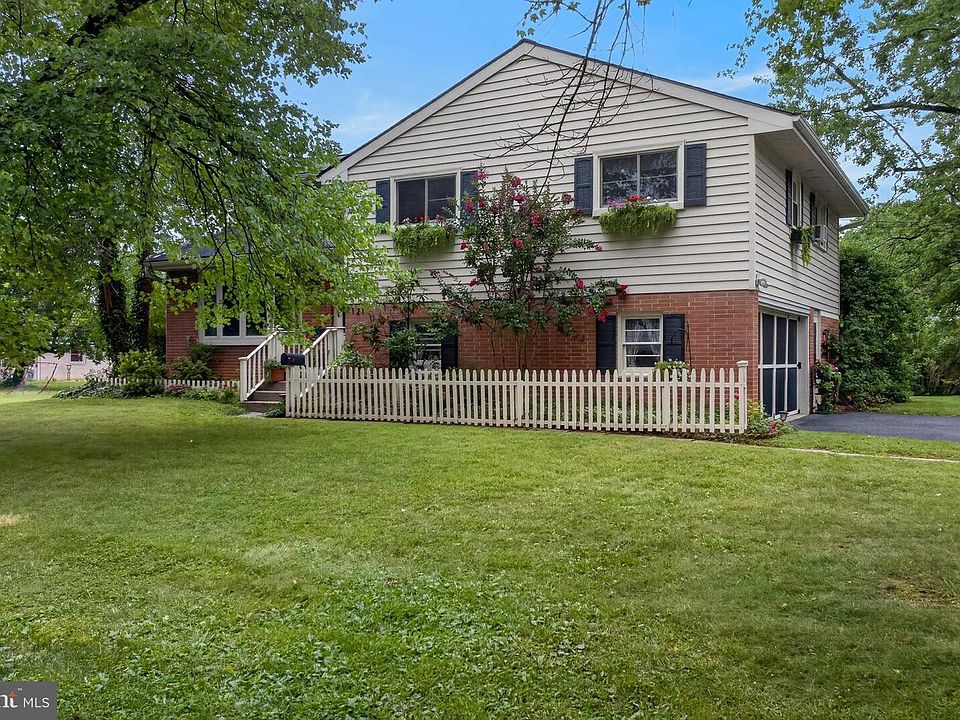 1st image of 121 Home Ln