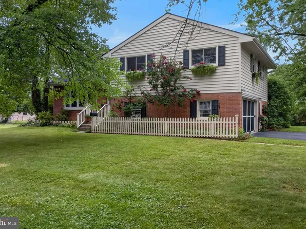 121 Home Ln, Landisville, PA 17538