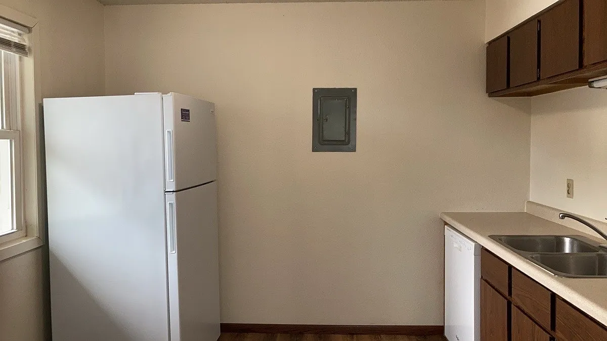 3 bed, $1,140 — Photo 3
