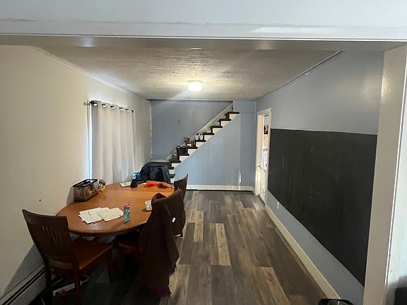 2nd image of 821 Hawthorn Ave