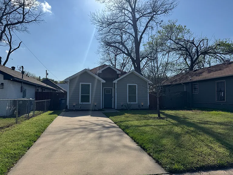 3919 Diamond Ave — Photo 1