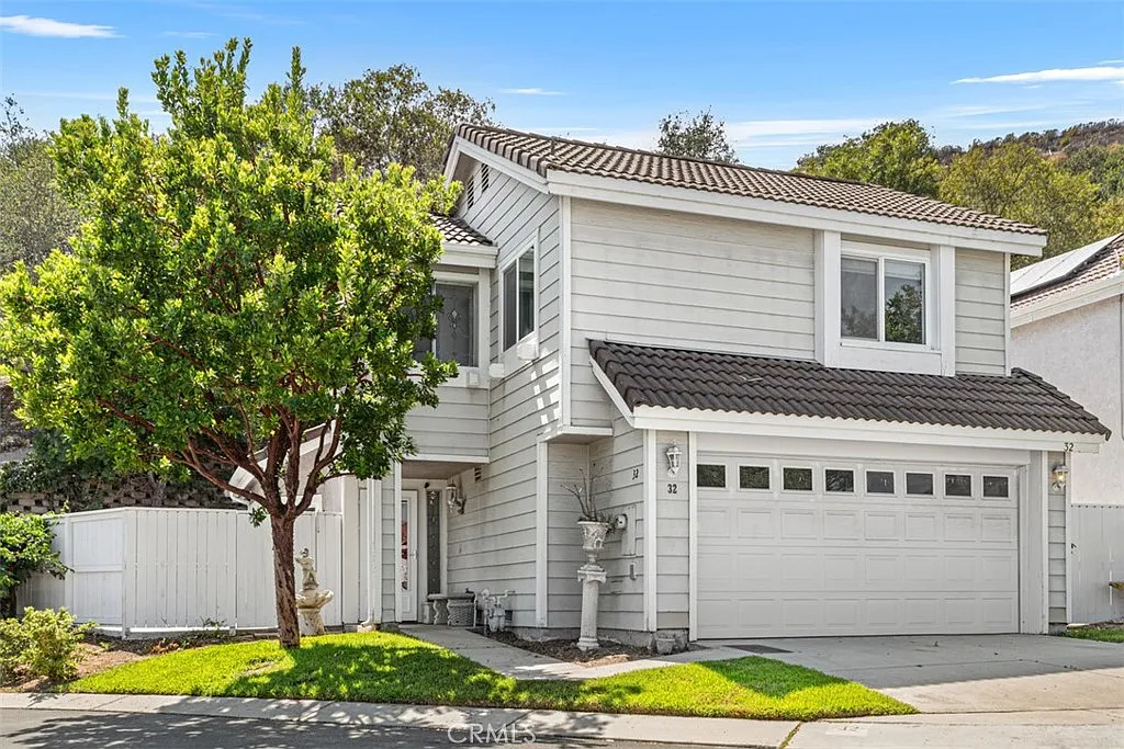 3 bed, 2.5 bath, 1289 sqft, $4,800 — Photo 1