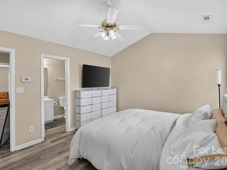 5705 Erin Dr — Photo 16