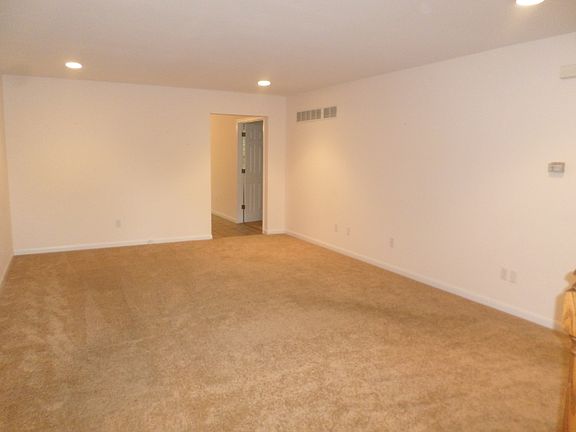 3rd image of 3819 Southern Manor Dr
