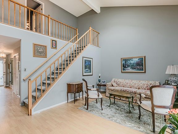 4th image of 133 Alicia Dr