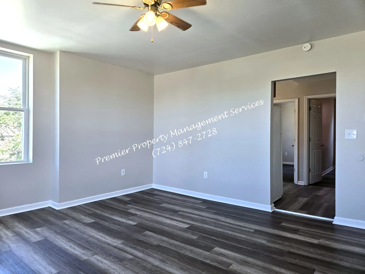 211 E Wallace Ave — Photo 3