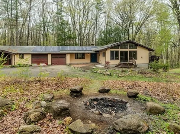 42 Weatherwood Rd, Amherst, MA 01002