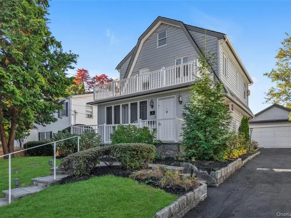 4 Spruce Place, Great Neck, NY 11021