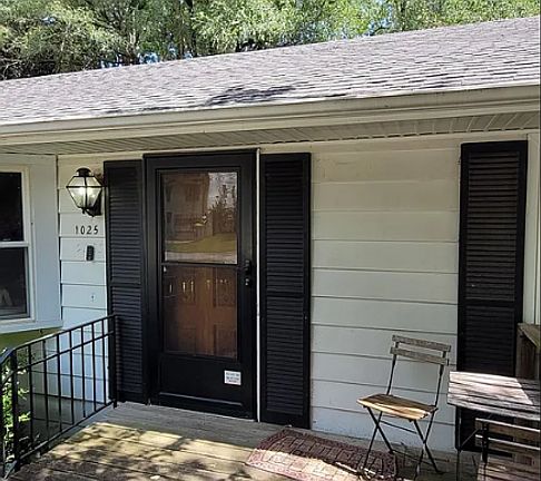 4th image of 1025 Broadmore Ln