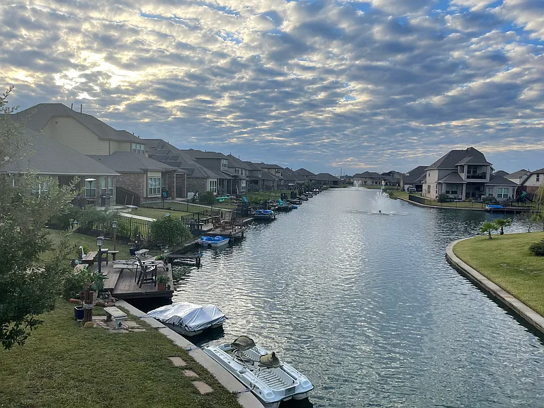 3747 Lake Bend Shore Dr — Photo 1