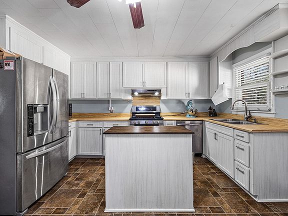 4th image of 211 Catawba St