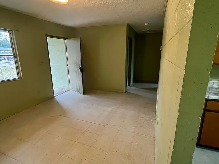 370 E Gordon Ave — Photo 2
