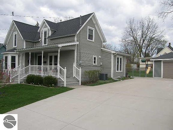 3rd image of 714 2nd Ave