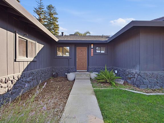 4th image of 680 Sherri Way