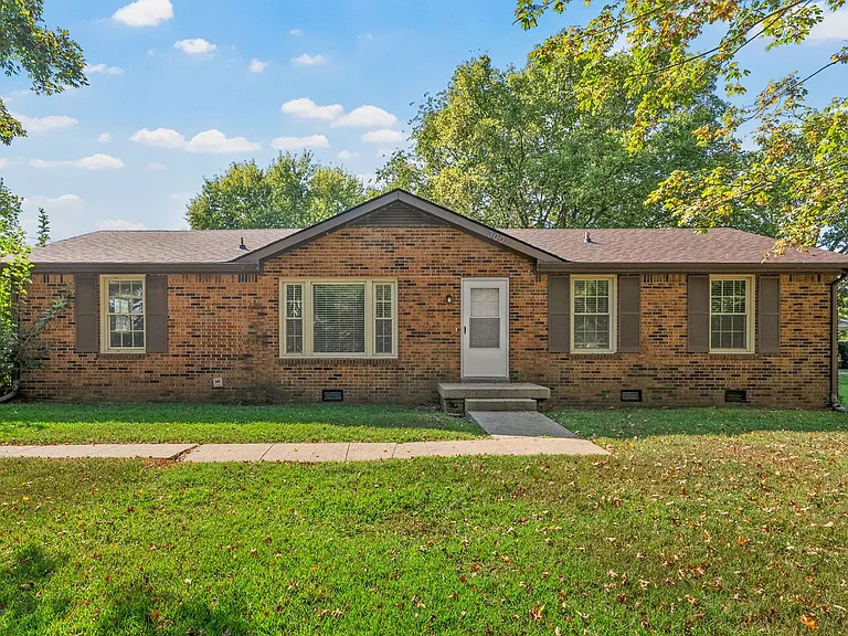 300 Hundred Oaks Dr — Photo 24