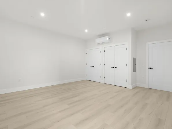 4525 Bergenwood Avenue image 59 of 74