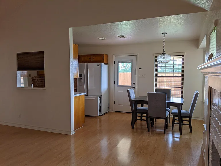 1301 Stratford Dr — Photo 9
